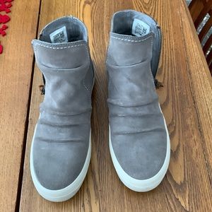 Women’s Sperry  Grey Crest Lug suede boots size 9.5
